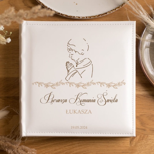 Album kieszeniowy z personalizowaną okładką. Pamiątka komunijna dla chłopca.