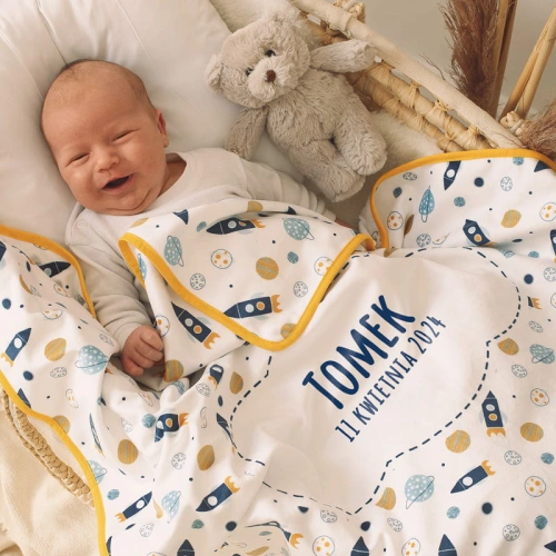Kocyk z imieniem dziecka. Personalizowany prezent na narodziny.