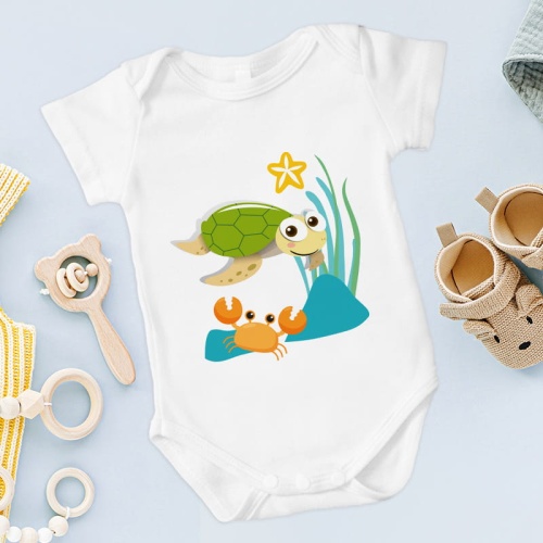 Body niemowlęce z grafiką morską.