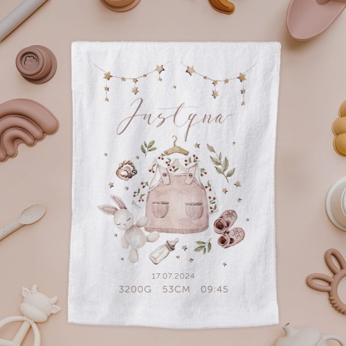 Ręczniczek z imieniem i metryczką dziewczynki. Praktyczny prezent.