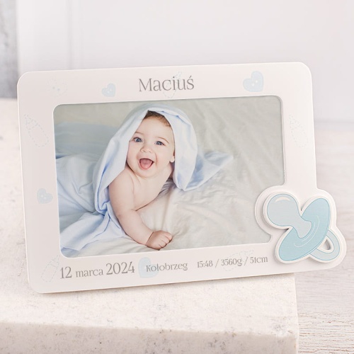 Ramka na zdjęcie z wygrawerowaną metryczką i niebieskimi smoczkiem, upominek dla chłopca