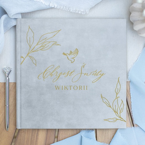 Album i księga 2w1 na chrzest, welurowa okładka z grawerowaną personalizacją