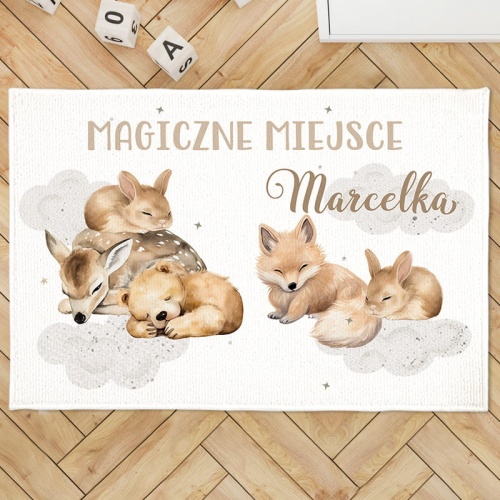 Dywanik do pokoju dziecka z imieniem i zwierzątkami. Dekoracja pokoju dziecka boho.