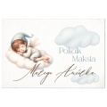 Personalizowany mały dywan z imieniem dziecka i aniołkiem. Praktyczny prezent do pokoju dziecięcego.