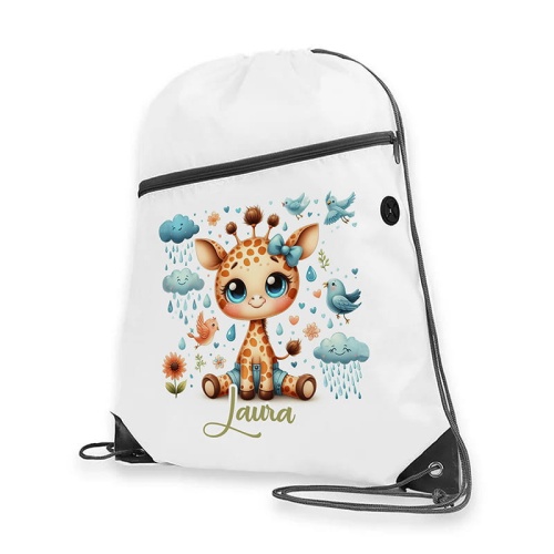 Worek z imieniem dziecka oraz grafiką żyrafy z chmurkami. Prezent idealny dla dziewczynki na każdą okazje.