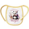 Personalizowany śliniak z nadrukiem pandy z czekoladą. Imię dziecka nadrukowane na śliniaku.
