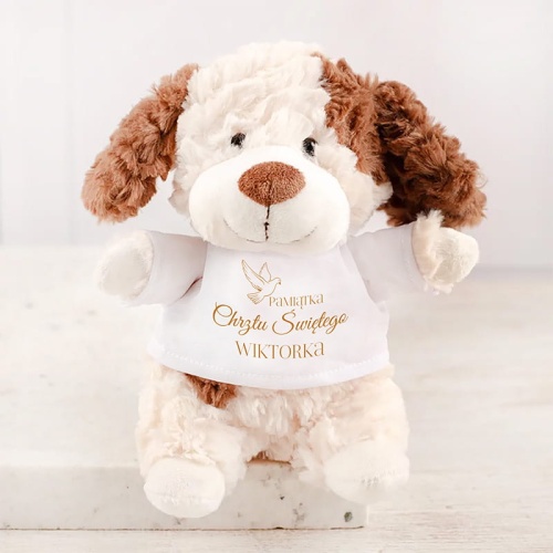 Pluszowa przytulanka dla dziecka. Pluszowy piesek z personalizowaną koszulką. Pluszowa zabawka dla dziecka. Pamiątka na chrzest Święty.