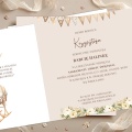 Środek zaproszenia z kołyską dla dziecka. Personalizowane zaproszenia z kołyską w stylu boho