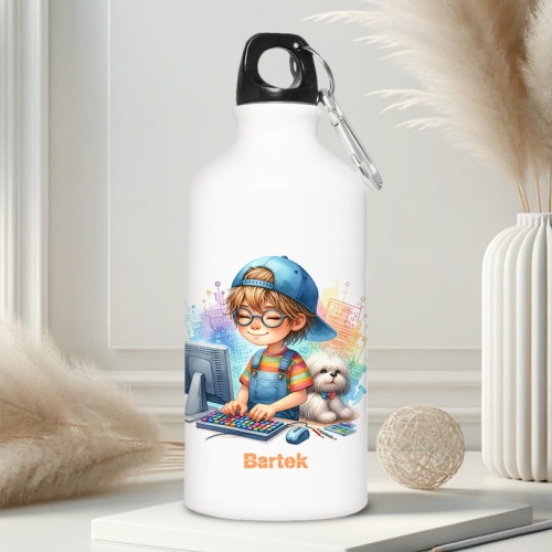 Bidon na wyprawkę do szkoły dla dziecka. Bidon z imieniem dla chłopca.
