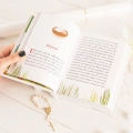 biblia-personalizowana-dla-dziecka-na-komunie-srodek.webp