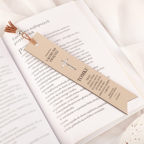 Skórzana zakładka do książki dla dziecka pamiątka I Komunii Świętej.