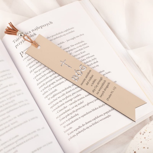Skórzana zakładka do Biblii z cytatem religijnym.