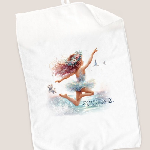 Wzorzysty ręcznik dla dziewczynki z personalizacją