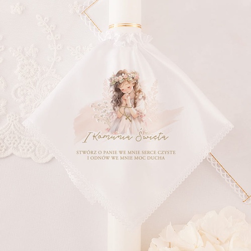 Ozdoba na gromnicę z modlącą się dziewczynką na Pierwszą Komunię.