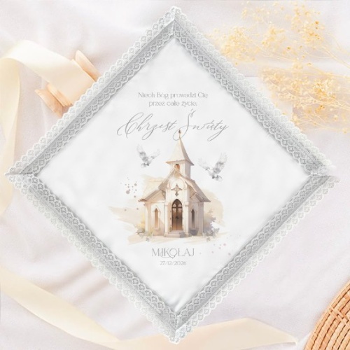 Szatka na chrzest dziecka z koronką.