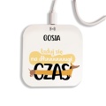 Ładowarka indukcyjna z grafiką psa w sweterku i personalizacją, oryginalny gadżet dla miłośniczki jamników.