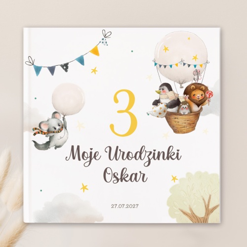 Księga na życzenia dla dziecka z okazji urodzin. Okładkę zdobi urocza grafika z kolekcji urodzinowej Wesołe Zwierzątka