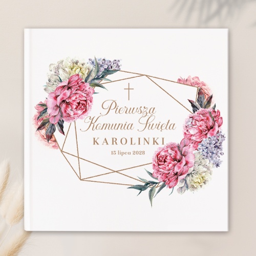 Personalizowana księga komunijna na wpisy zaproszonych gości. Piękna pamiątka, udekorowana grafiką z kolekcji Sweet Peony.