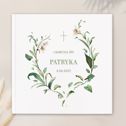 Księga gości z grafiką lilii na okładce.