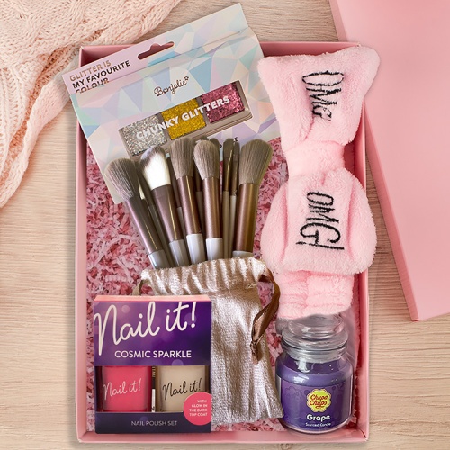 Zestaw prezentowy dla nastolatki, box kosmetyczny, prezent z akcesoriami do makijażu, kosmetyczny gift box dla dziewczyny.
