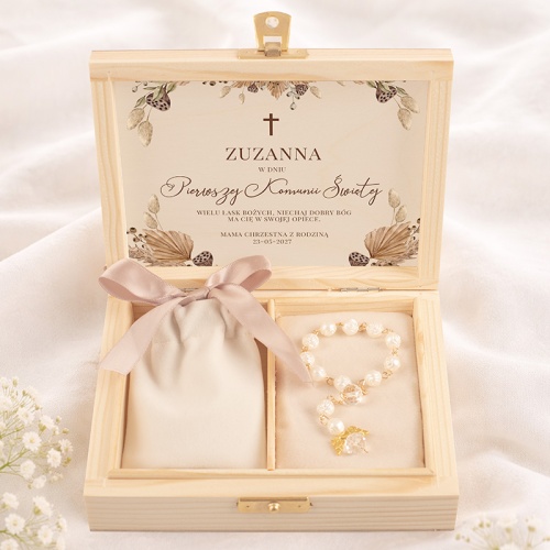 Drewniana skrzynka na prezent z okazji komunii