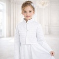 Eleganckie pikowane bolerko w białym kolorze. Piękny strój na Komunię dla dziewczynki.