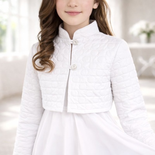 Bolerko komunijne w białym kolorze, pikowane. Elegancki strój dla dziewczynki.