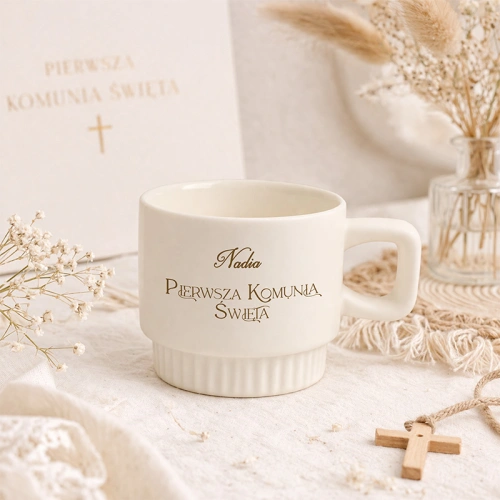Kubek z ryflowaniem na prezent z okazji Pierwszej Komunii Świętej. Personalizowana filiżanka.