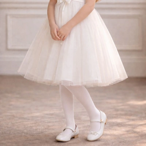 Rajstopy dziewczęce w białym kolorze na Komunię.