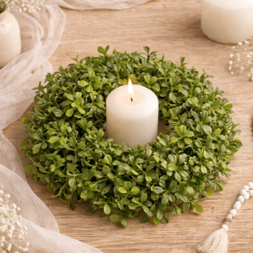 Wianek z mirtu jako dekoracja na stół.