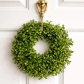 Efektowna dekoracja do powieszenia. Wianek z mirtu.