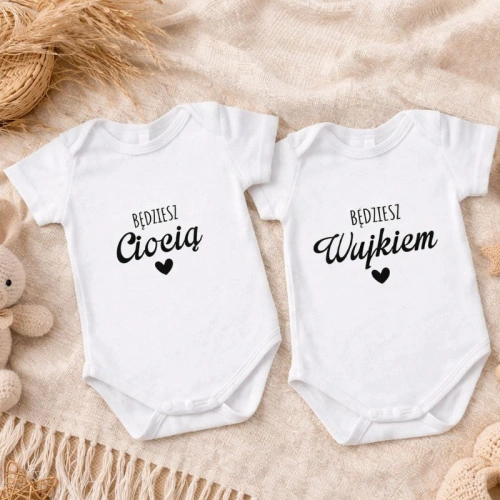 Body bawełniane dla dziecka jako pomysł na ogłoszenie ciąży rodzinie