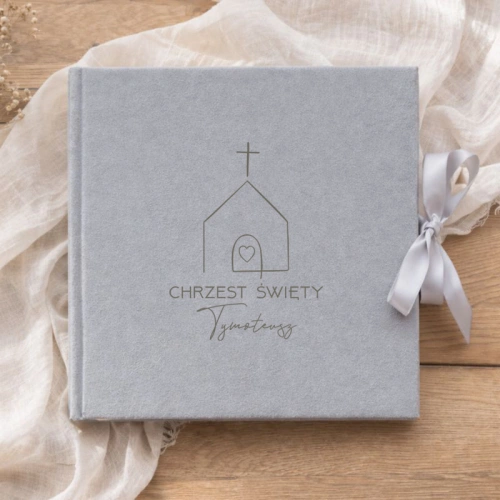 Personalizowany album welurowy na Chrzest Święty z imieniem dziecka na okładce