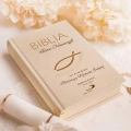 Personalizowana biblia na Komunię. Elegancka pamiątka komunijna.