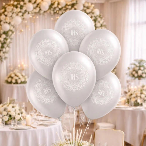 Balony komunijne w srebrnym kolorze. Efektowna dekoracja na Komunię.