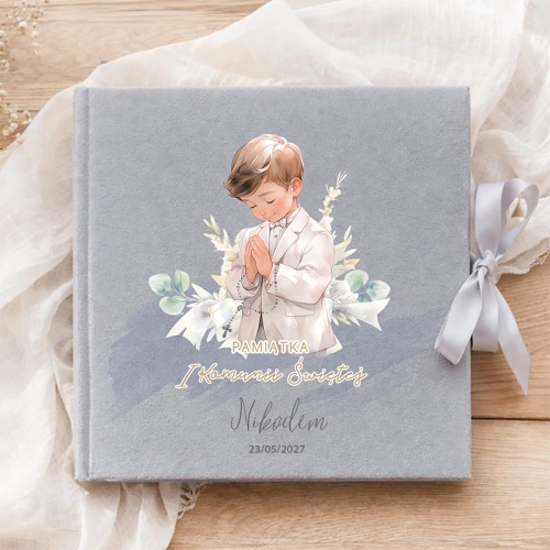 Album welurowy ze wstążkami na prezent komunijny dla chłopca.