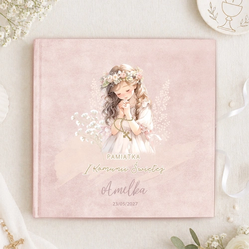 Album welurowy z motywem dziewczynki. Personalizowana pamiątka komunijna.