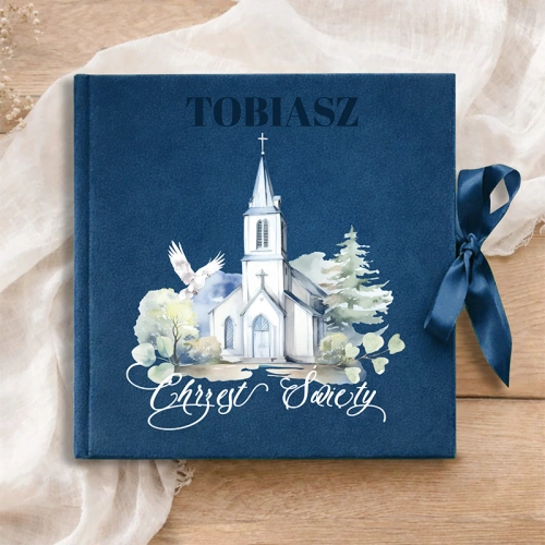 Personalizowany album w granatowym kolorze na Chrzest.