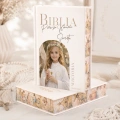 Biblia komunijna ze zdjęciem dziecka na okładce. Wydanie z barwionymi brzegami.