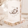 Personalizowana biblia na chrzest dziecka z ozdobnymi brzegami stron.