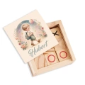 Personalizowana gra dla chłopca w drewnianym pudełku.