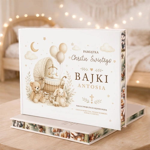 Personalizowana książka na Chrzest Święty z elegancką twardą oprawą i zdobionymi brzegami kartek.