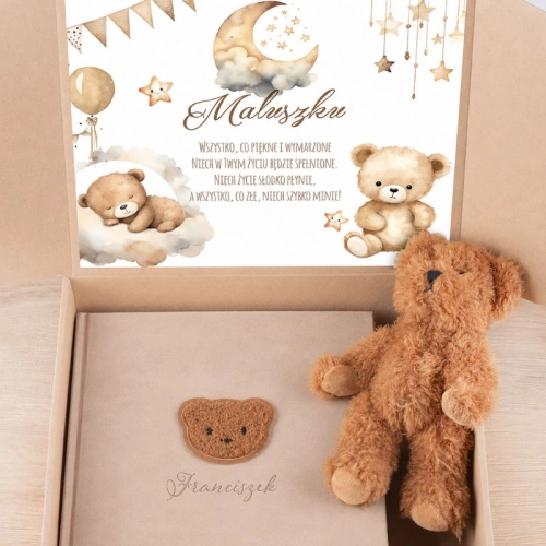 Personalizowany album na zdjęcia dla dziecka z misiem.