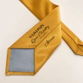 Elegancki krawat z personalizacją na prezent dla Ojca Chrzestnego.