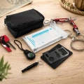 Survival Kit dla dziecka zawiera akcesoria przydatne podczas wypraw, wycieczek oraz zabaw w terenie.