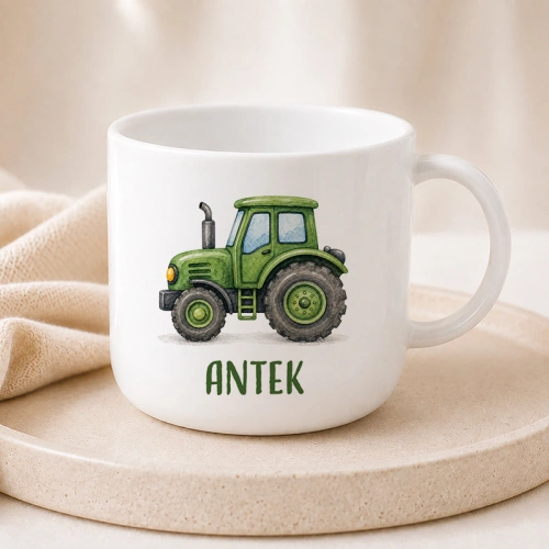 Personalizowany kubek dla dziecka z zielonym traktorem i imieniem.