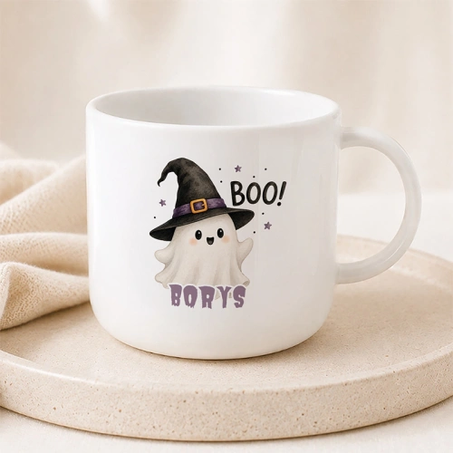Plastikowy kubek z duszkiem i imieniem to uroczy upominek na Halloween dla dziecka.