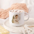 Personalizowany kubek świąteczny dla dziecka zawiera miejsce na wybraną fotografię maluszka.