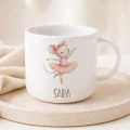 Biały kubek z myszką baletnicą i imieniem dziewczynki jako personalizowany prezent dla małej tancerki.