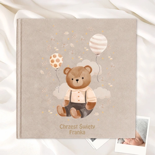 Kaszmirowy album na Chrzest Święty z ilustracją misia i personalizacją.